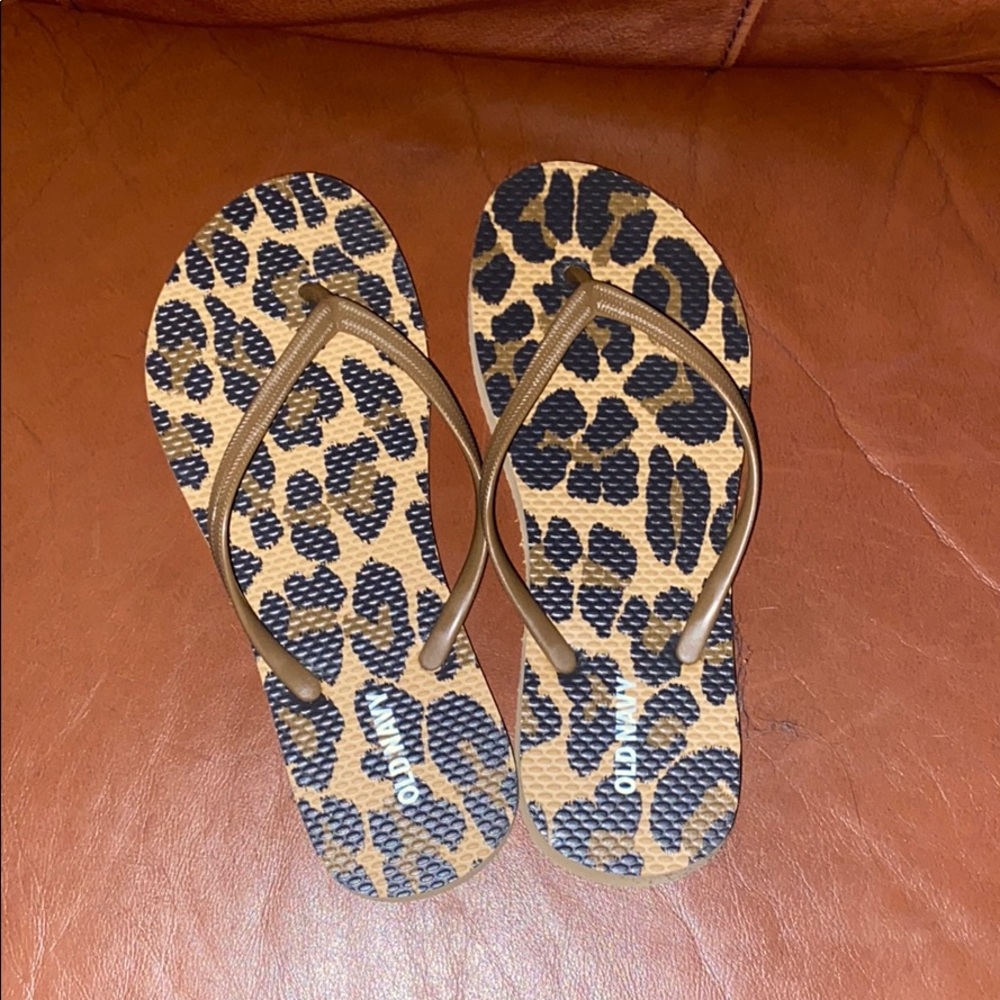 Old navy cheetah print flip flops.